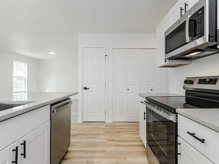 308 S 3rd St — Photo 2