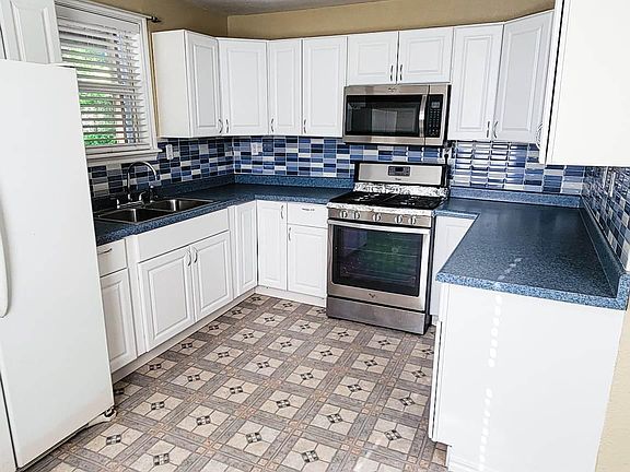 4th image of 905 W Laurel St