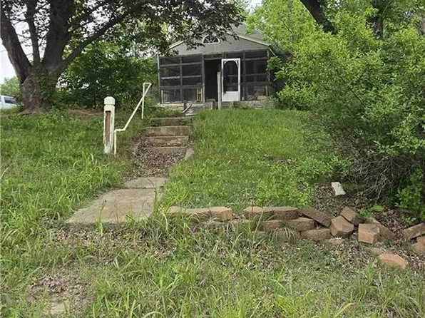 33660 W 83rd St, De Soto, KS 66018