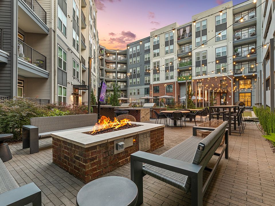 Firepit with Cozy Seating