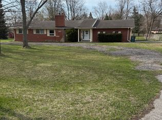 270 Booth Rd, Troy, MI 48085