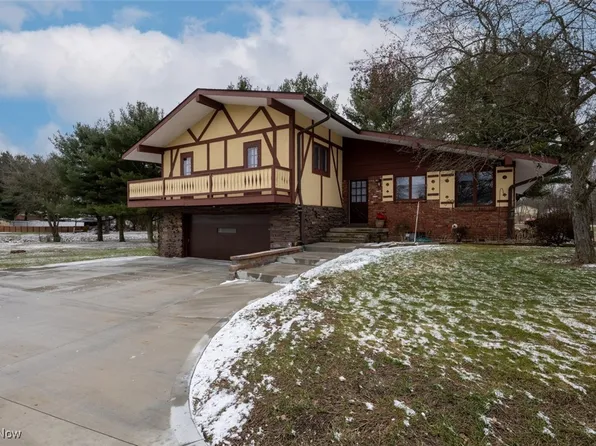 2560 Aspen St NE, Canton, OH 44721