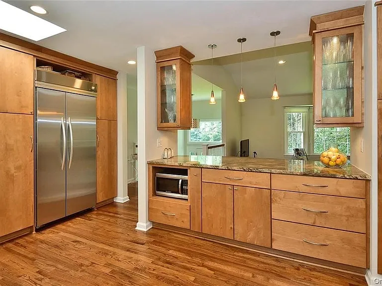 9 Franklin Ave — Photo 10