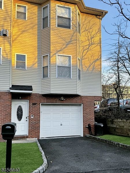 1st image of 98 Hillyer St #F