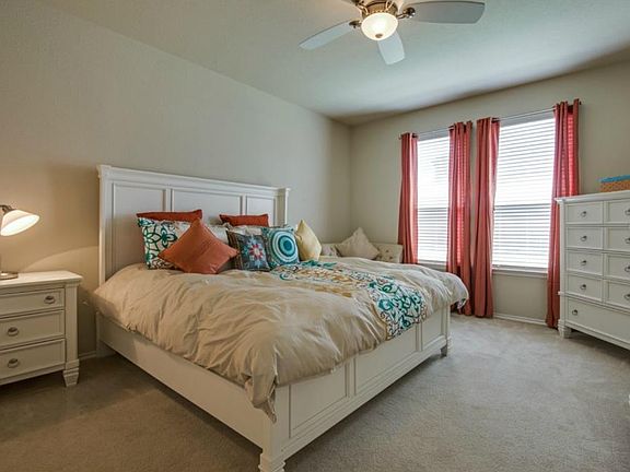5th image of 928 Lake Forest Trl