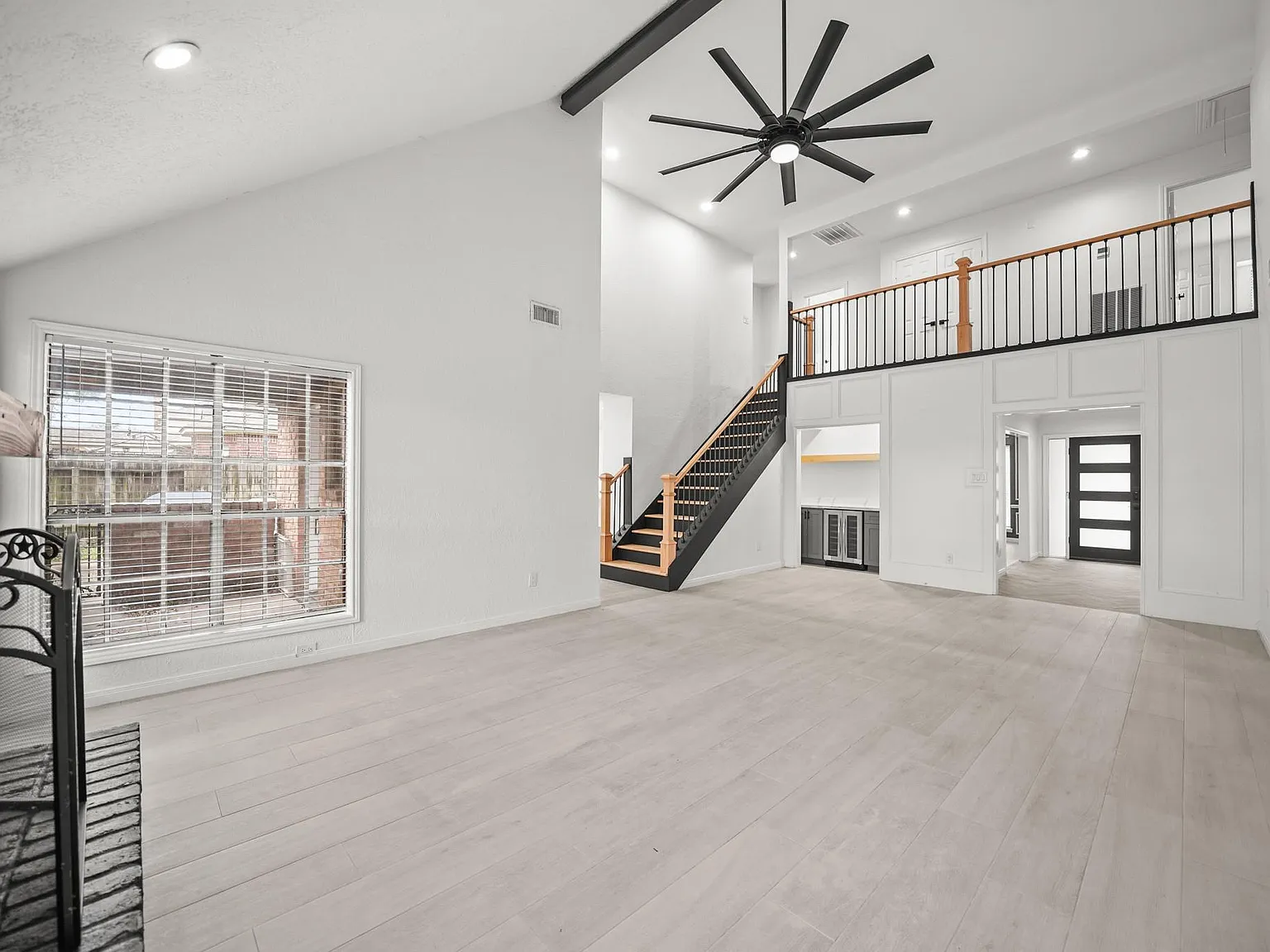 4 bed, 3.5 bath, 3338 sqft, $3,000 — Photo 1