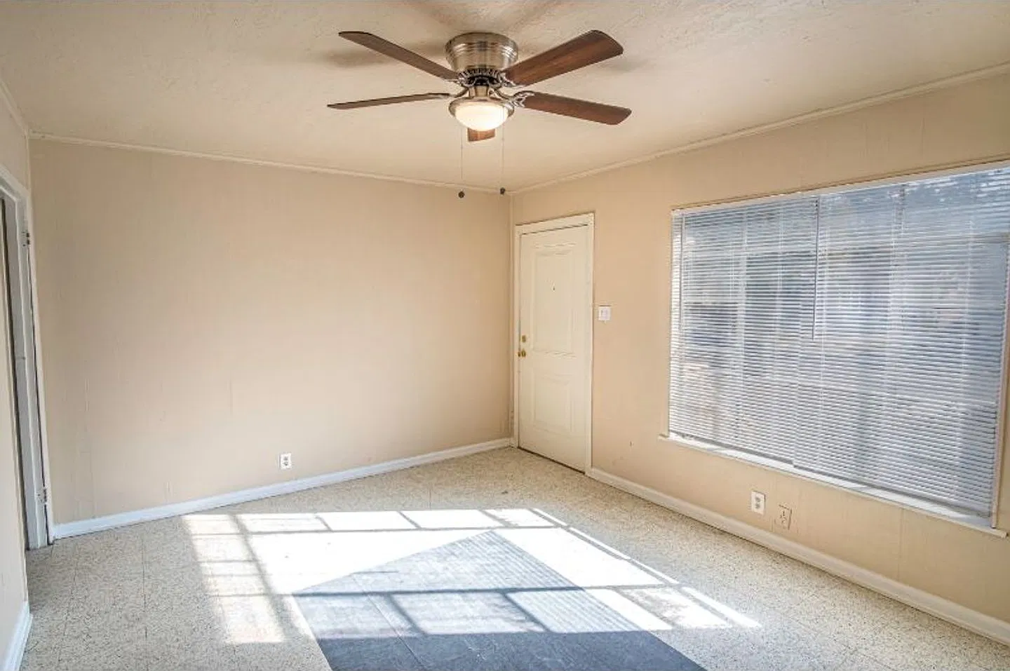 Cozy Remodeled Home Near Downtown — Photo 2
