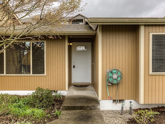 4th image of 1486 Goldcrest Ave NW