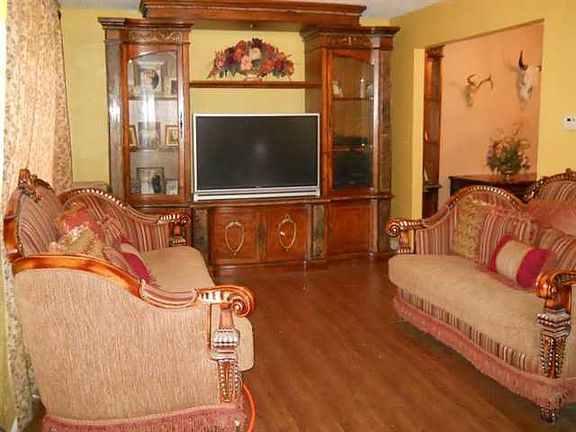 2nd image of 1655 Deer Park Dr
