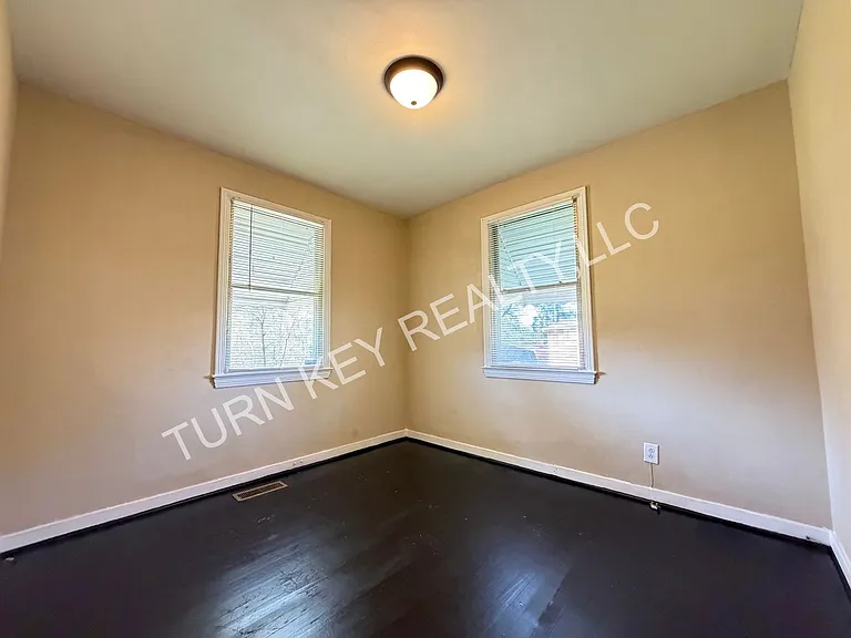 305 McPherson Ave — Photo 9