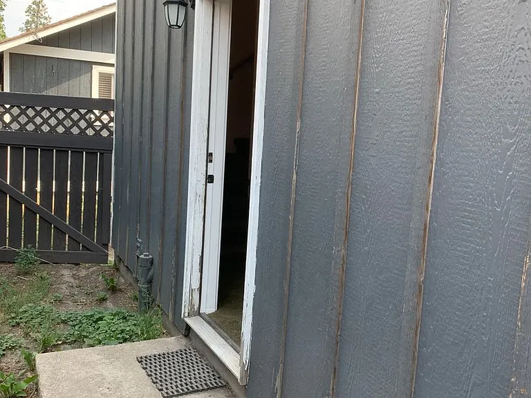 1347 Albany Ave — Photo 8