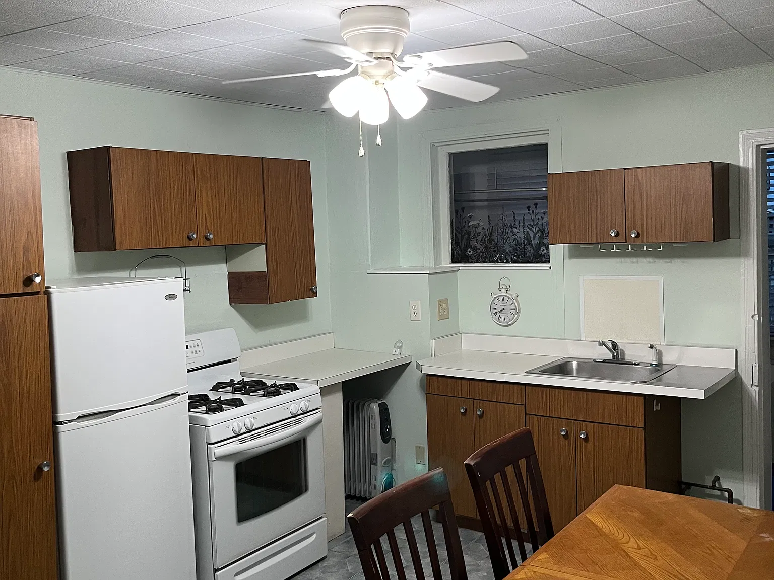 1 bed, 900 sqft, $1,100 — Photo 3