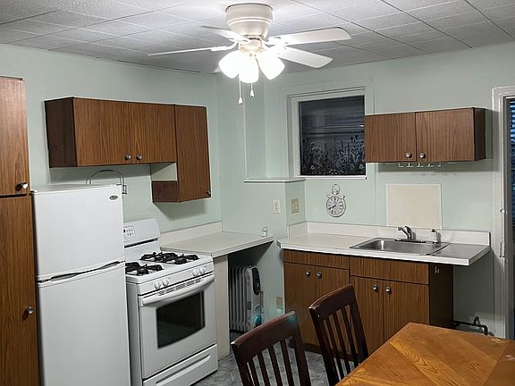 3rd image of 2535 Fleet St APT 3