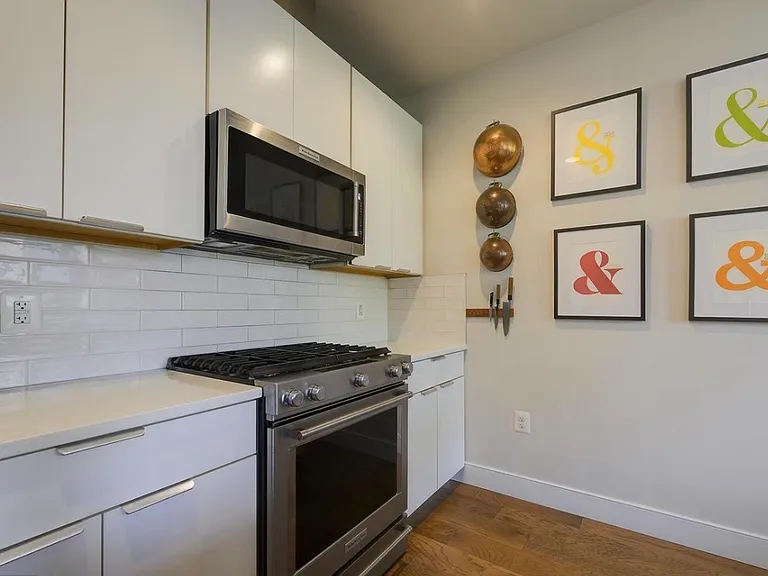 2000 Clarendon Blvd #303 — Photo 11