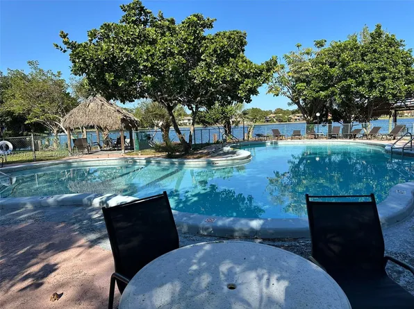 665 NE 195th St APT 123, Miami, FL 33179