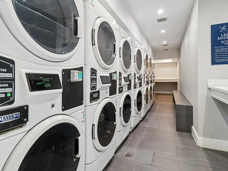 The Ashley at Bluffview Apartments — Photo 37