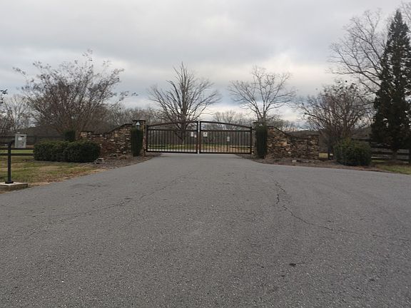 3rd image of 380 River Farm Dr