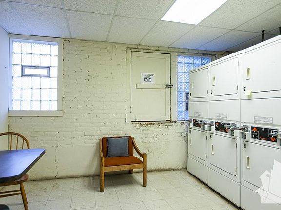 2nd image of 4031 N Kenmore Ave APT 104V