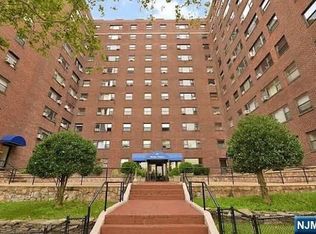 6515 Boulevard E, West New York, NJ 07093