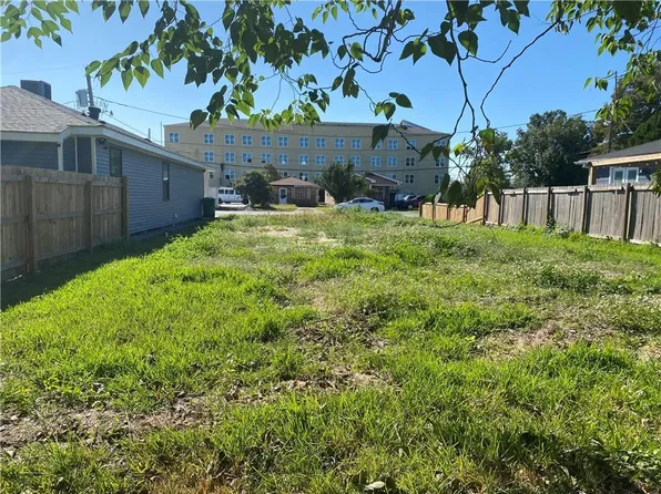 Westbury St, New Orleans, LA 70121