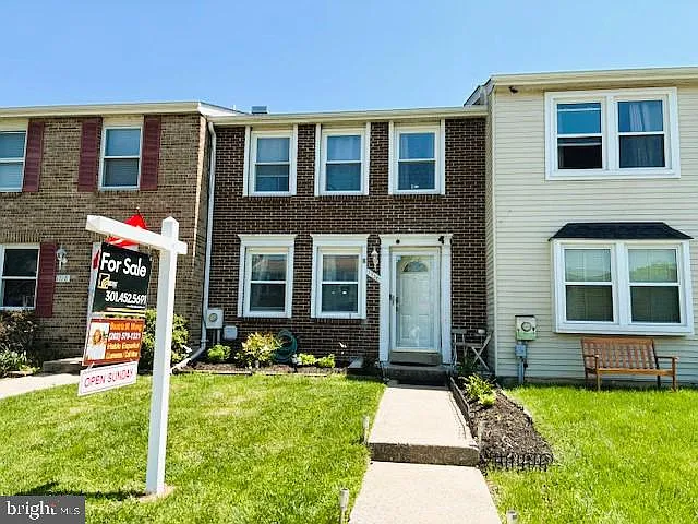 1716 Country Ct photo 1