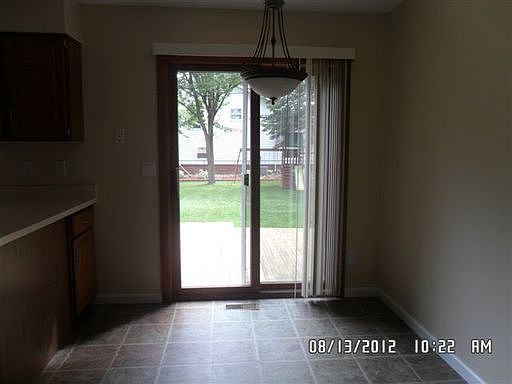 4th image of 1369 Farmridge Ave