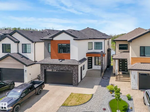 120 38th St SW, Edmonton, AB T6X 2W3