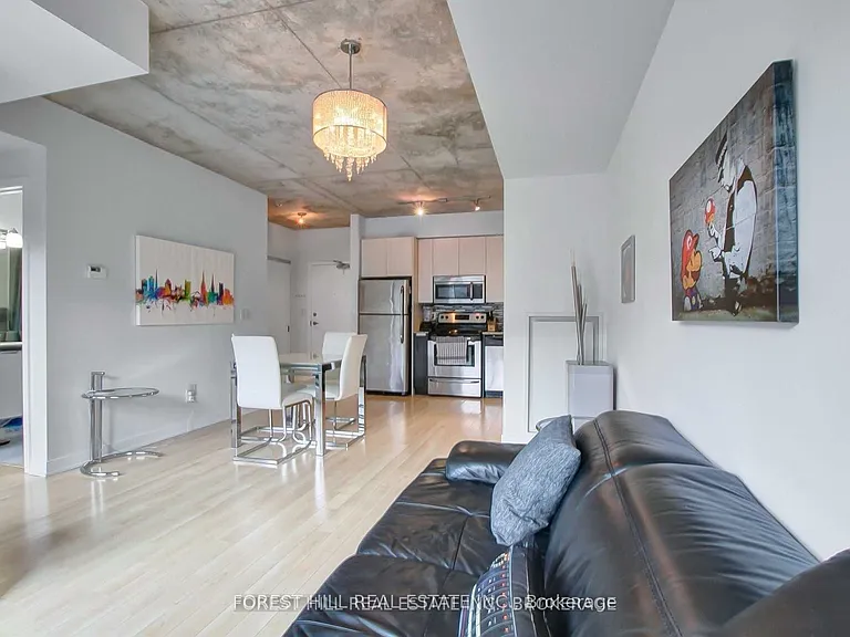 400 Wellington St W #312 — Photo 7