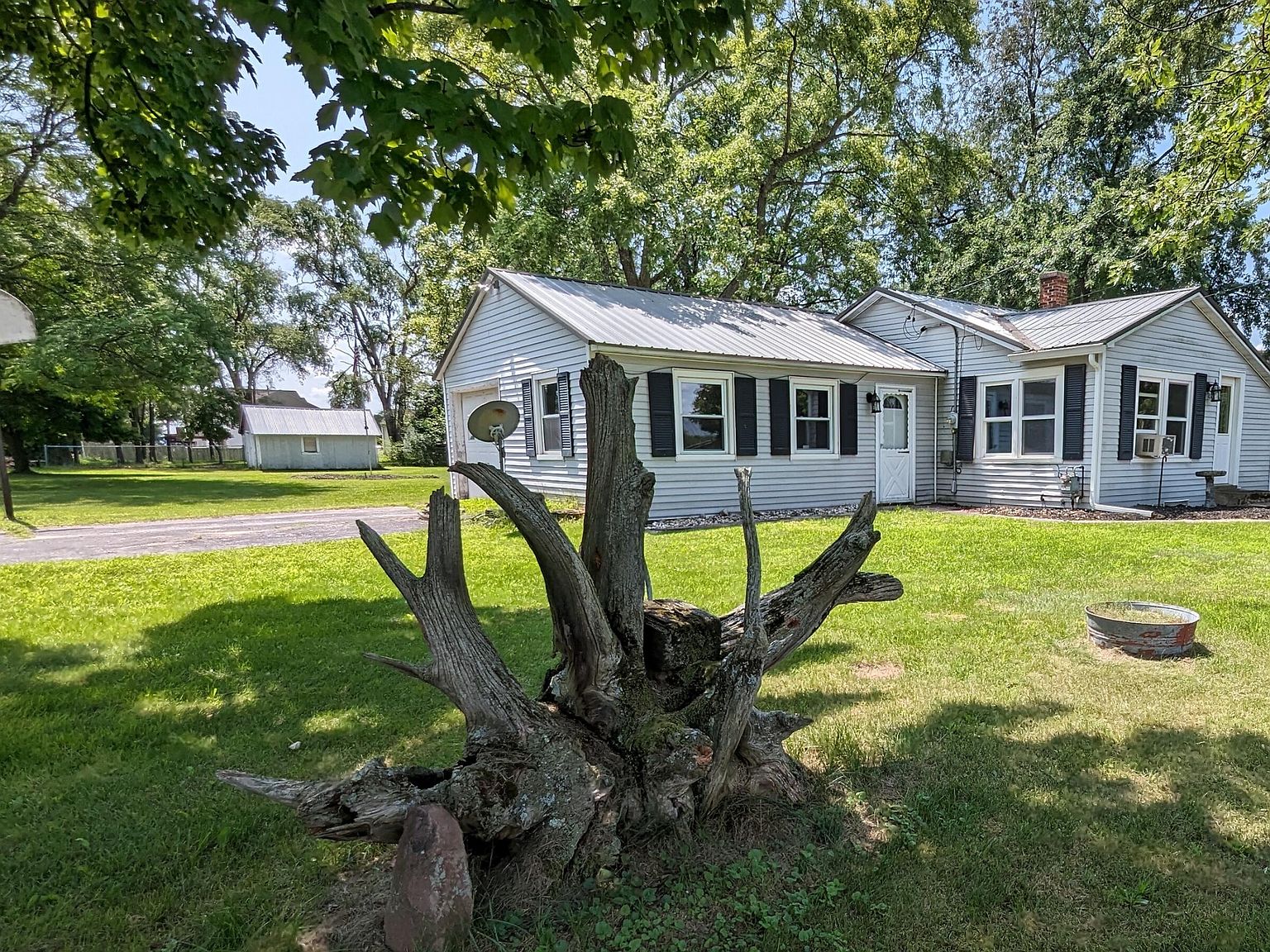 434 Walnut St, Howard City, MI 49329 MLS 23025909 Zillow