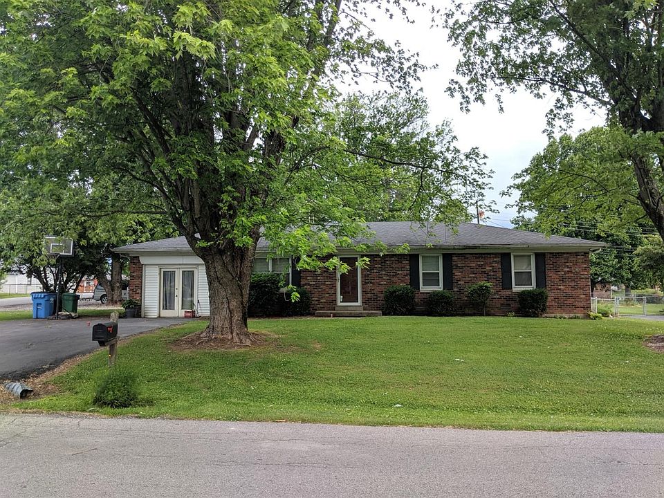 1st image of 301 Oakwood Dr