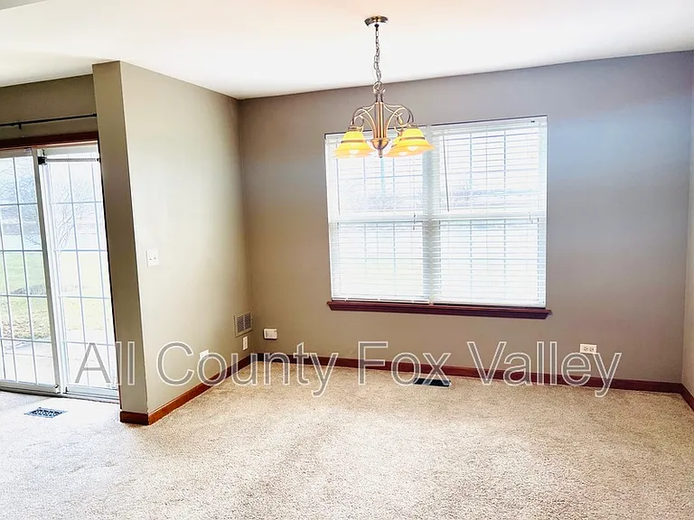 1850 Waverly Way — Photo 5