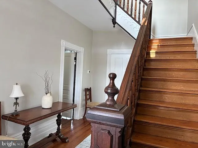 873 Hawlin Rd — Photo 32