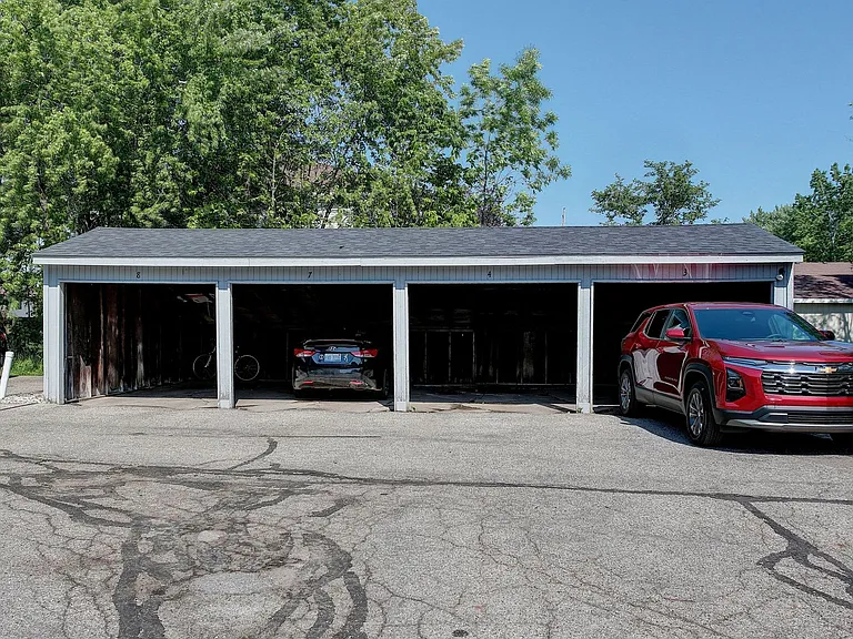 319 Oxford Ct #4 — Photo 15