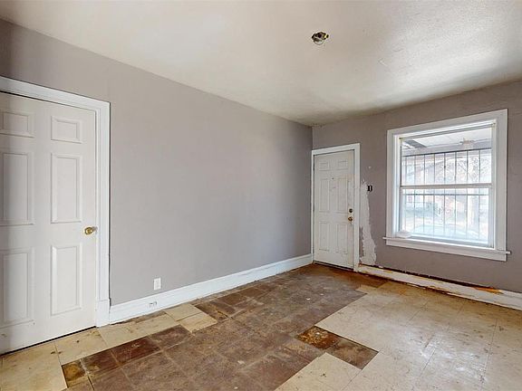 5th image of 4823 Anderson Ave