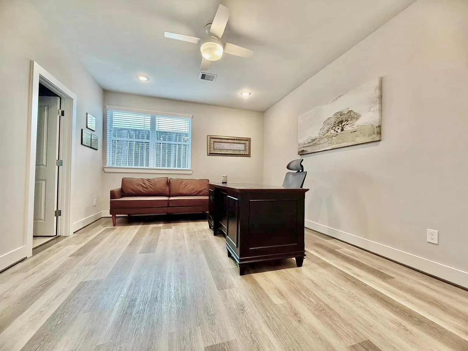 3 bed, 3.5 bath, 2480 sqft, $3,050 — Photo 3