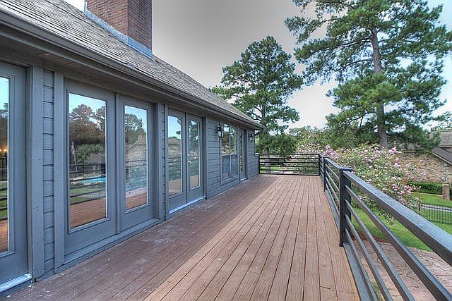 Upstairs back balcony