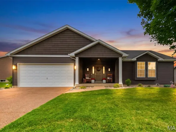 1718 Highgrove Dr, O'Fallon, MO 63366