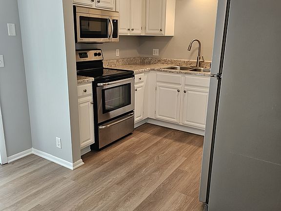 5th image of 14911 Echo Hills Dr