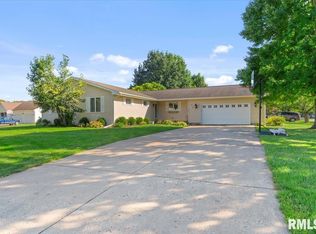 42 Aspen Rd, Pleasant Plains, IL 62677