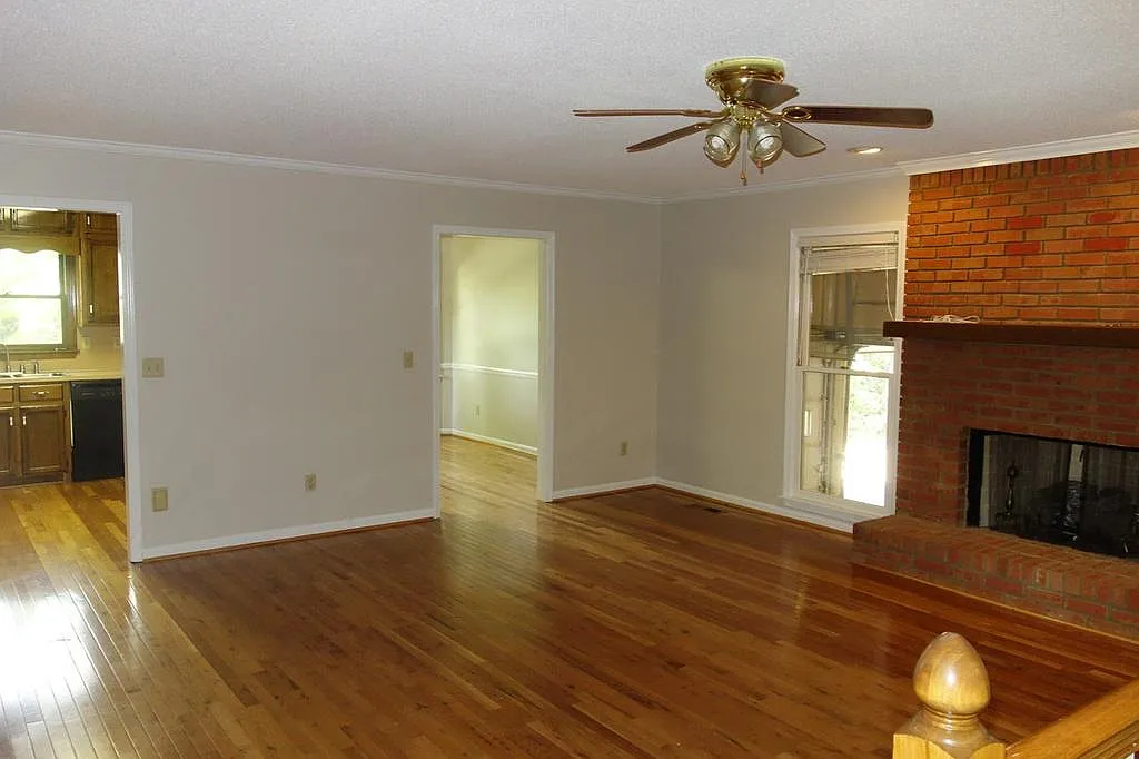4 bed, 2445 sqft, $2,000 — Photo 4