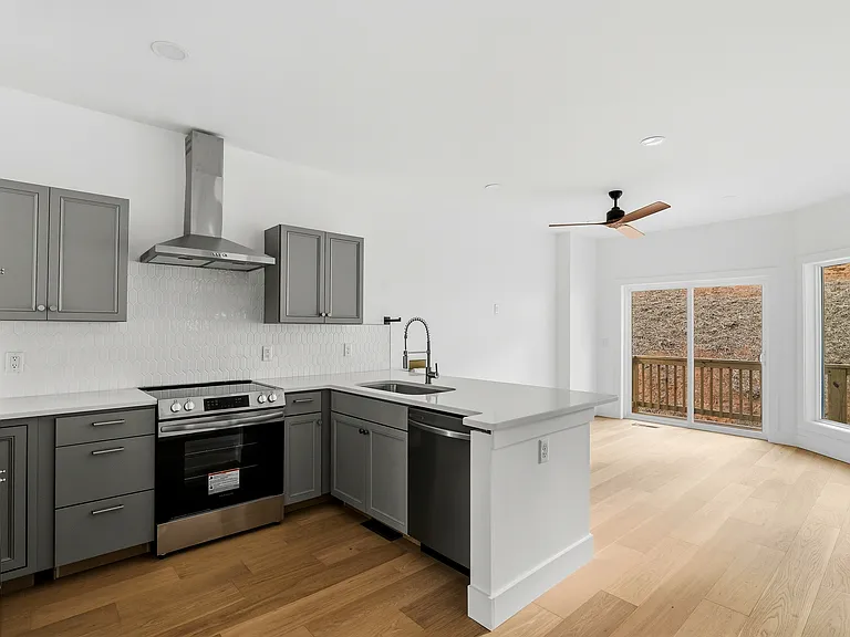10 Stoner Rd — Photo 5