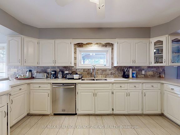 5th image of 9359 Dickenson Rd W Room 1