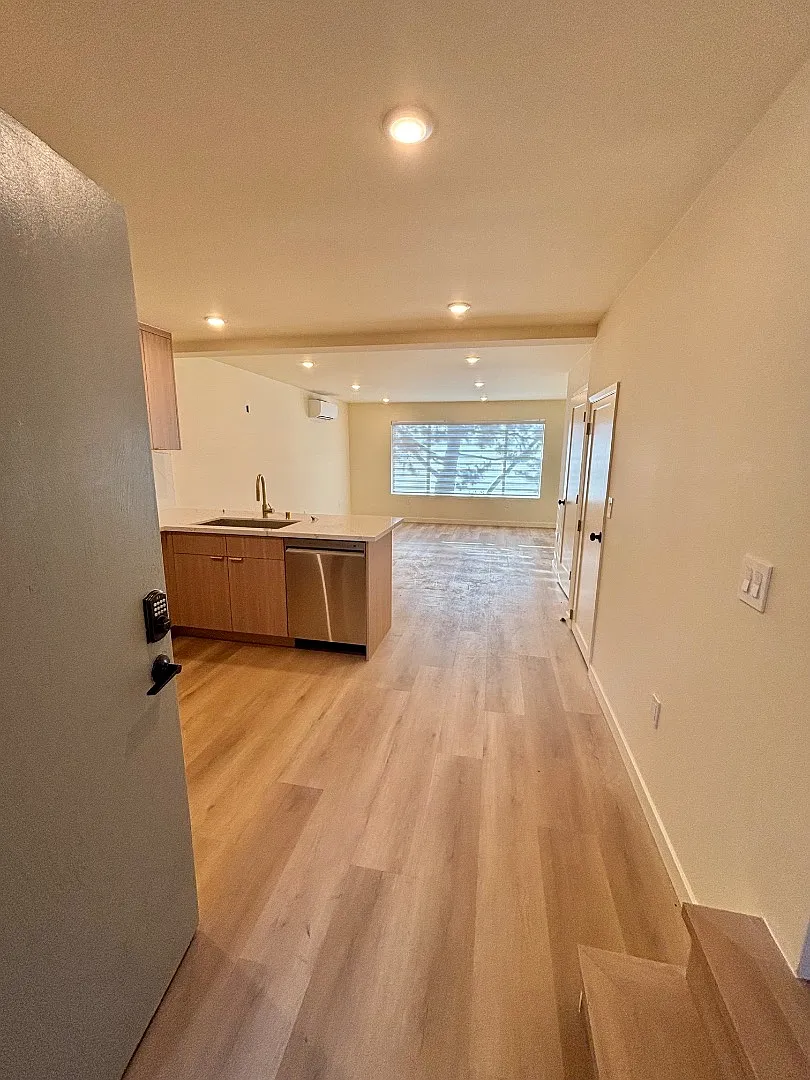 2050 Meridian Ave - 28 — Photo 2