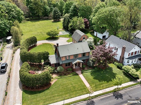 3rd image of 25 Pascack Rd