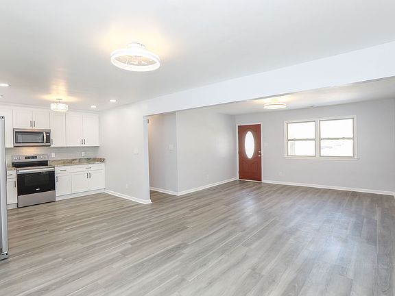 3rd image of 525 Greenway Dr