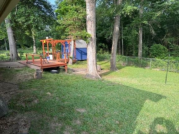 3rd image of 305 Robinhood Dr