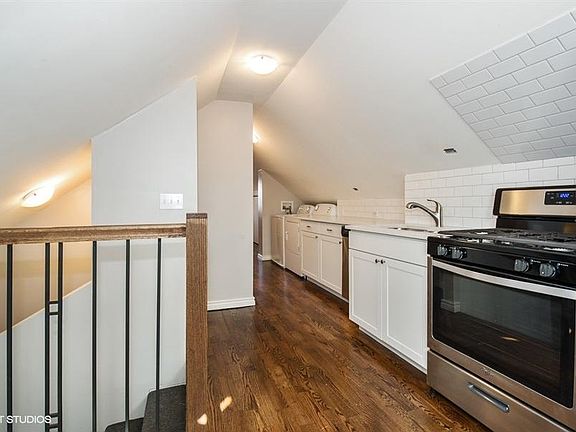 2nd image of 1627 W Foster Ave #3