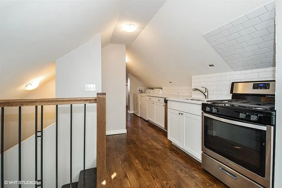 Building Photo - 1627 W Foster Ave #3