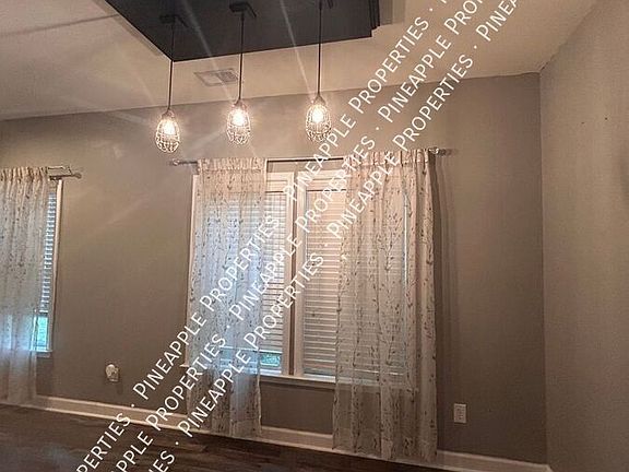 4th image of 3706 Crescent Way