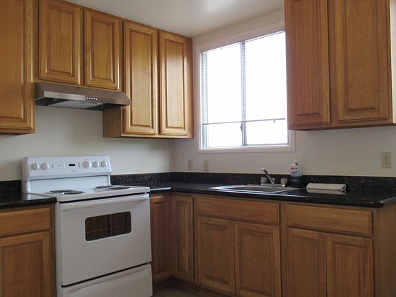 3rd image of 87 Park Manor Dr